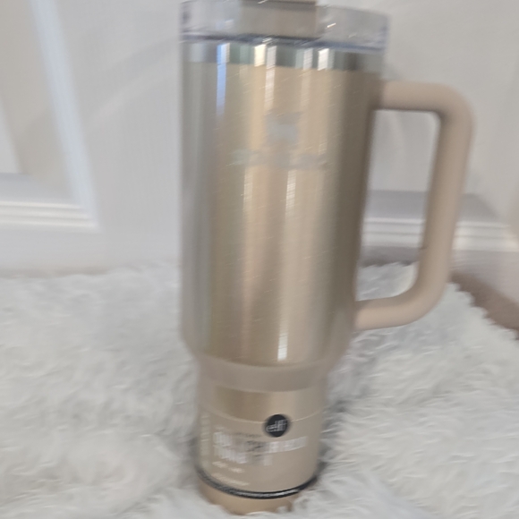 Stanley x e.l.f.‎ Quencher H2.0 Flowstate Tumbler 40oz Limited Edition Gold NEW - Picture 6 of 7
